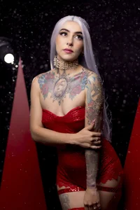 Evangelyne_1: Shinny red girl ( фото)