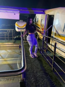 Samantha_Mont Public  2টি ছবি