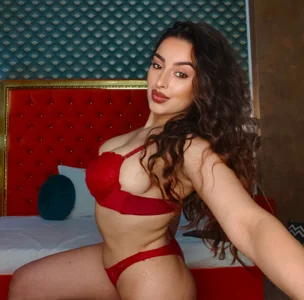 VallerieJones Reddish curled beauty  4. fénykép