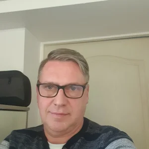 RobertStripX Yours sincerely টি ছবি