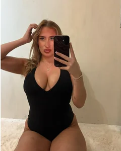 michelle_louise Lady in Black x Pic 2