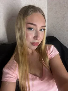 AlinaTeaseX A little before the stream Pic 5