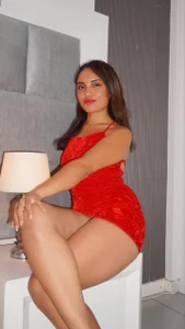 ElizaGianciniのLady in Redの 3枚の写真