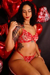 agatha_collins_ Come with me🧨 Immagine  3