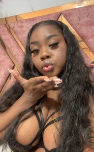 mia_alvaresのlooks that catch 🫦の 2枚の写真