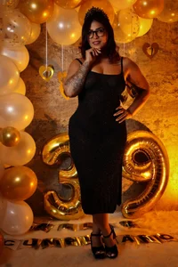 Mia_milf_x Happy Birthday to me Pic 7