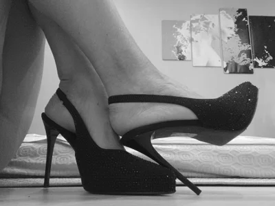 lauratony69 Public Pic 6