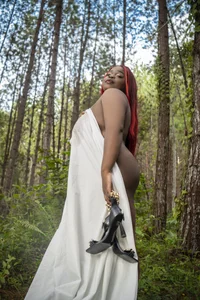 YeminaLemanのGirl in the woodsの 3枚の写真