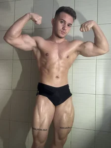 muscle de Airon2244  6 photos