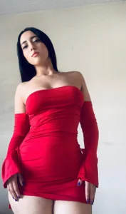 ivorynoirvestido rojo Bild