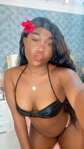 ThianaGarcia ebony girl 👄 Gambar