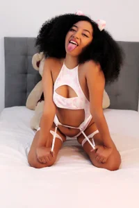 NAHOMI_MILLERPublic Bild 4