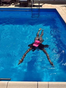 Kimi_ko_ What if I "accidentally" lose my panties In the pool? 🏊‍♀️💦 Pic 3