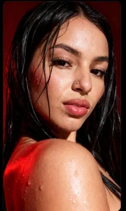 Camila_Castro- Public  3টি ছবি