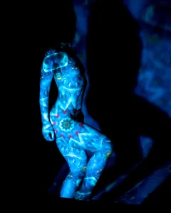 neon lights on my body de GwenCarter  3 Imagens