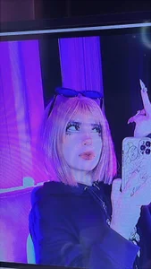 Melody-chers ✨ Between purple lights and lost thoughts, I look at myself and I find myself 💜📸 Pic 4