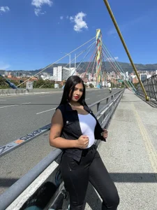 ElleGiselleeのI STOPPED THE TRAFFICの 5枚の写真