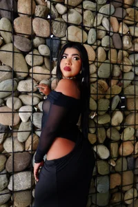 Poacahontasfg Barefoot sensuality, golden skin and the desire to sin...✨ Pic 4