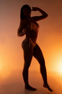 SophiaBloss Gold, Skin, and Shadows Pic 3