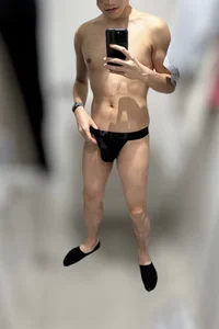 y610809yy Public Foto