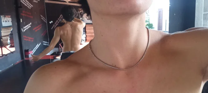 Dante_White Public Bilde