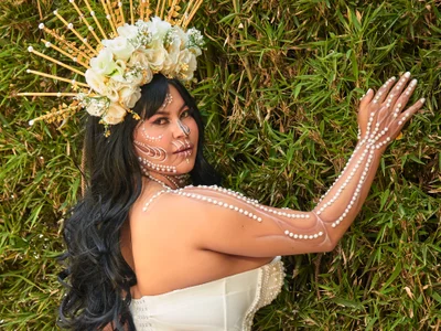 Margaret_Saunders Enter my world as a sultry mystery. Every curve awaits your gaze. Ready to be captivated? Immagine 