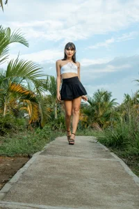 Enjoying in the field 🌱 🌳 🌿 de _miss_khloe  2 photos