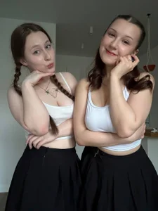 katexxxxのKate and Anna sexy picks😋の 2枚の写真