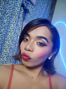 Holly_Hornyy 🥰 Pic 2