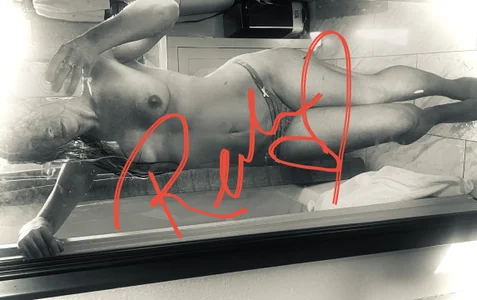 LoveMePenelope Public Pic 3