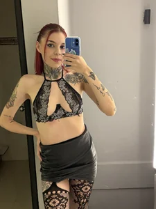 Meganreed_の🖤🔥の枚の写真