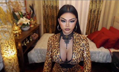 CleoHarkness Public slika