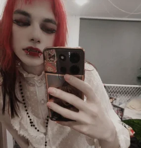 red vampire de cynro  5 Imagens