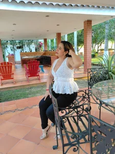 MIA-LARIOS 🌺 Pic 3