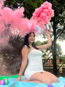 Zoe_Benson: Happy Easter ( 2 фото)