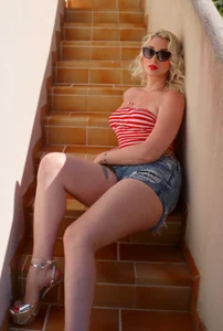 Madame_Blonde Public Pic 6