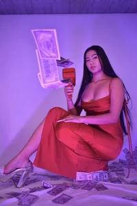 Iris_Thompson_ money 💸 Fotka 4