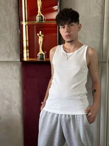 KrewVaughn Public รูป  3