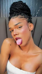 NaomiSteward The chocolat girl 🤤🤤 Foto 5