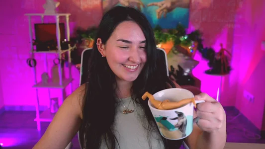 CeceliaJohnson How did you end up in my cup? Pic 3