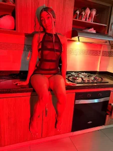 bell_popperr_ Too hot to keep to myself. 🍑🥵🫦 Pic 2