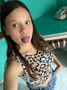 hornygirls6 Public Gambar 3