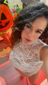 AbiggailMonroe kullanıcısının CURLY ABYGGAIL albümü -  5 fotoğraf