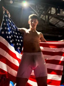 LoganSteel_ Behind the scenes for the 4th of July slika 9