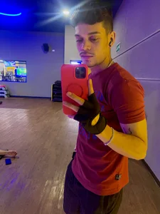 Friendsofeverything_ kullanıcısının At Gym albümü -  2 fotoğraf