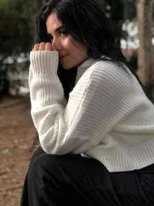 adara_johnson__ Photos in the air 🍂🍃 Foto 3