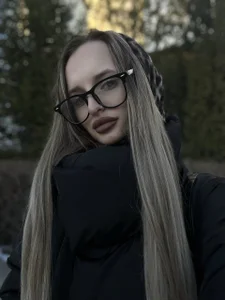 EdlaCroyles My glasses as an addition to your fantasies sexfoto 1