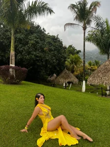 Lia_Hurley: 🌻🍃✨ ( 5 фото)