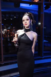 GraceMartinos 𝚗𝚎𝚠 𝚢𝚎𝚊𝚛 𝚙𝚊𝚛𝚝𝚢 Foto