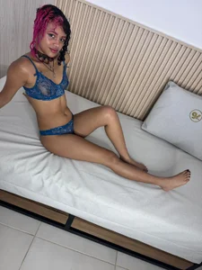 selena_holt Public Pic 3